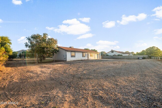 Building Photo - 17707 E Karsten Dr