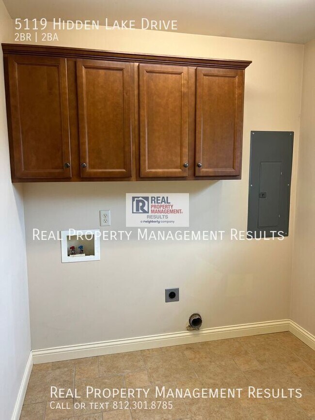 Building Photo - 5119 Hidden Lake Dr