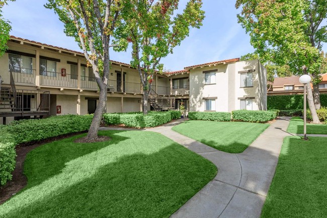 Primary Photo - Carlyle Square Apartment Homes