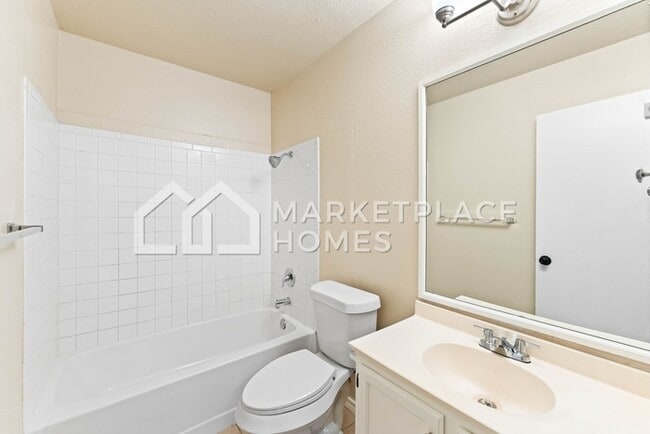 Building Photo - 1804 Easton Dr