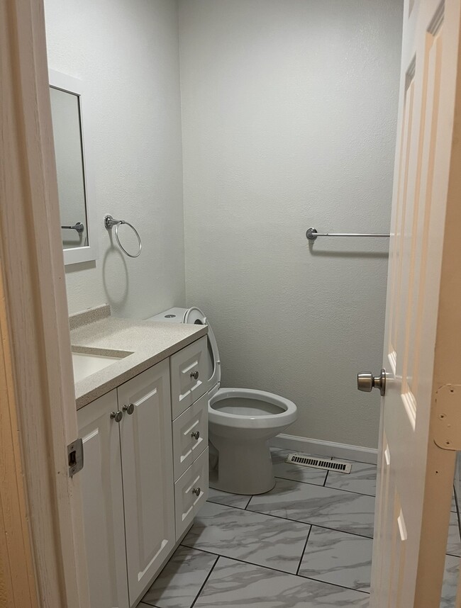 Building Photo - 1704 NE Balboa St