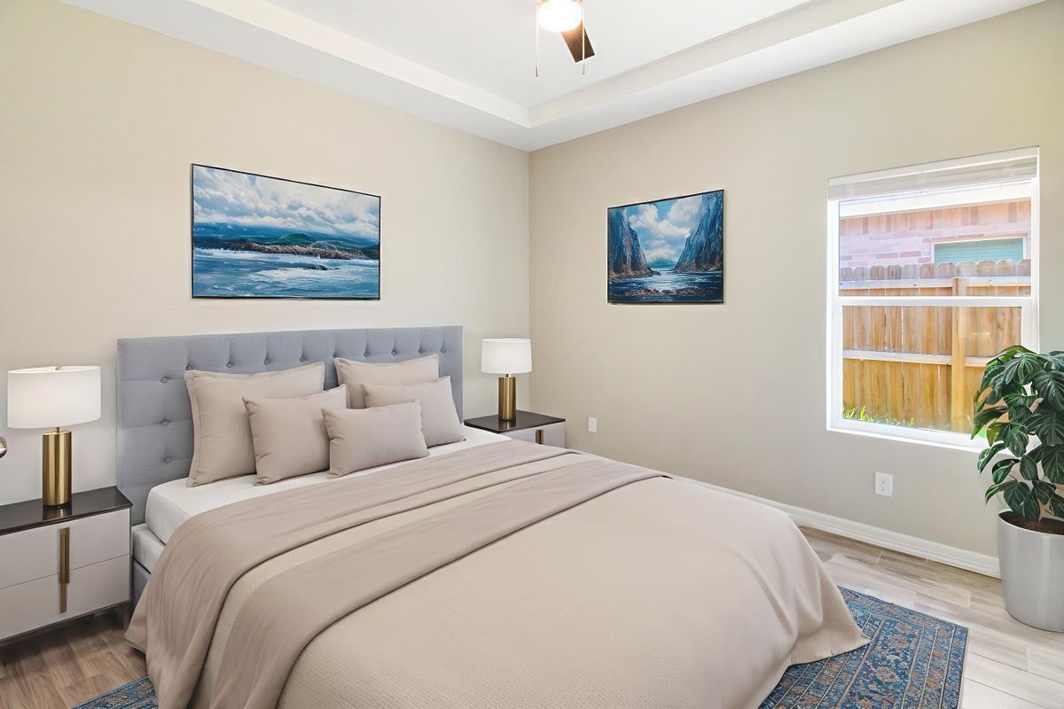 Building Photo - 904 W Mahala Ave