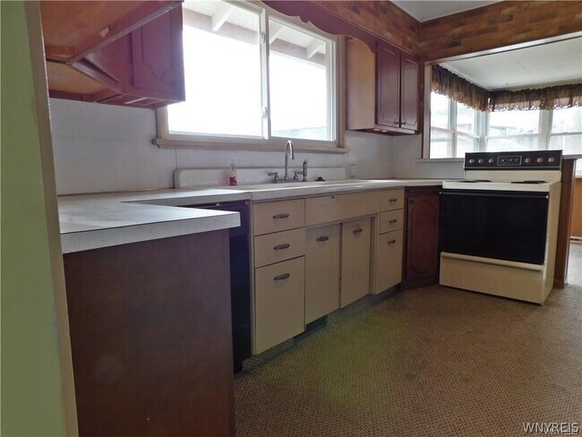 Building Photo - 172 Wellsville St