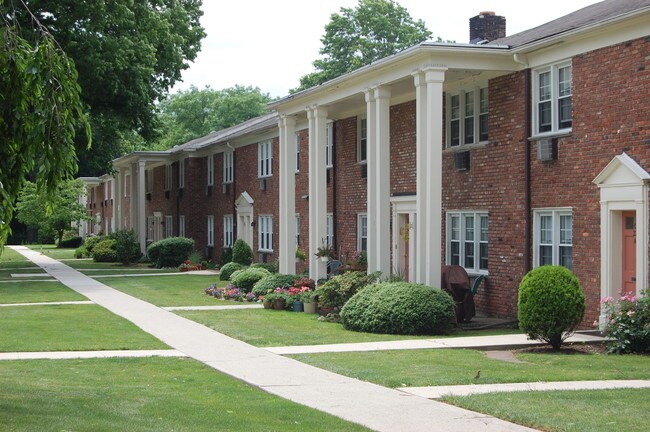 Primary Photo - 90 Northfield Ave