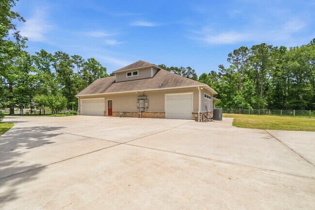Building Photo - 2149 Pine Acres Dr
