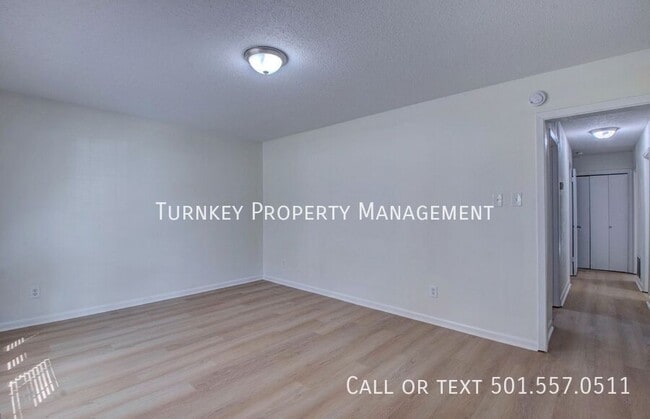 Building Photo - 2511 Montreal Dr