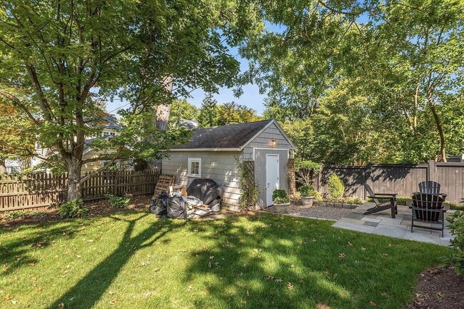 Building Photo - 3-Bed, 4-Bath Retreat in Chevy Chase!"