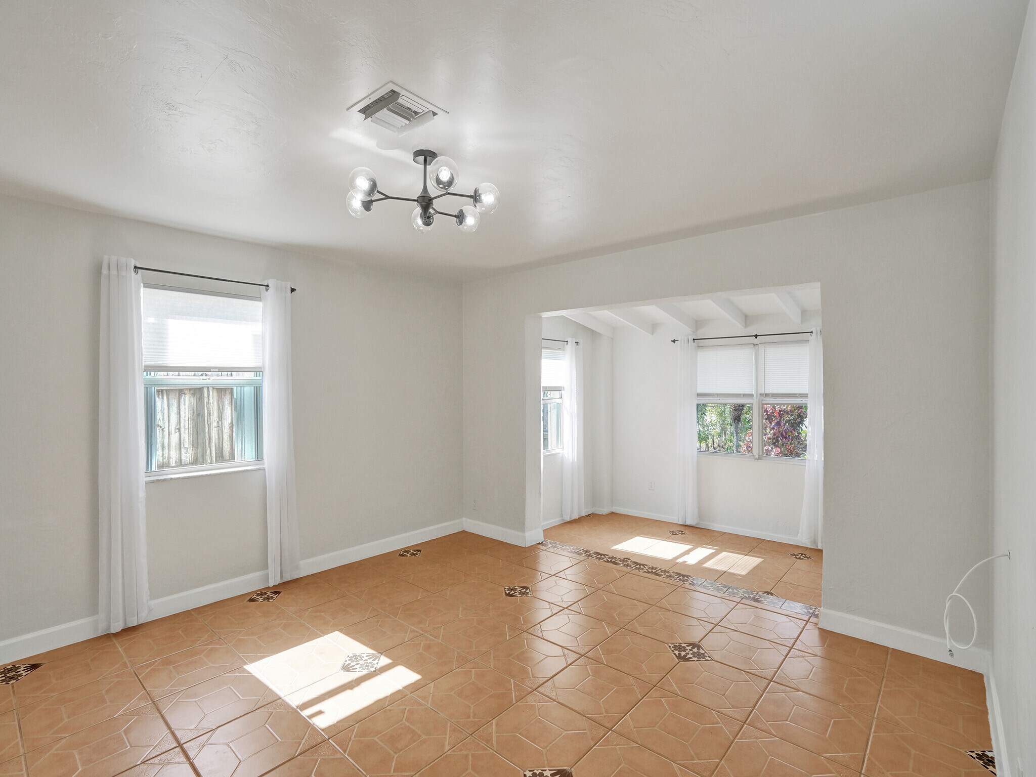 Building Photo - 920 NE 34th Ct