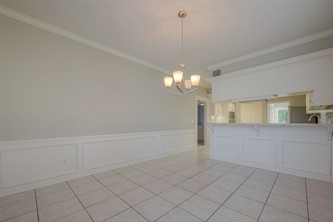 Building Photo - 15714 Sylvan Lake Dr