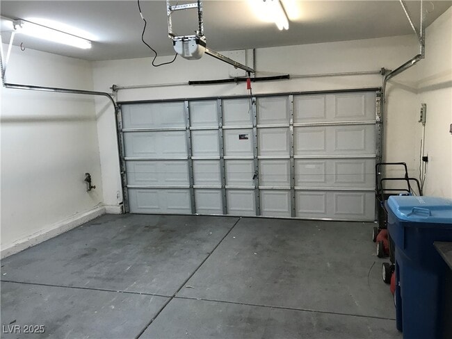 Building Photo - 3758 Solandra St