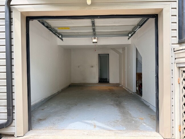 Building Photo - Unique Riverside Townhome