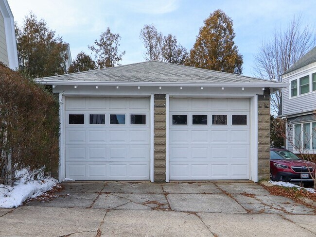 Building Photo - 169 George St