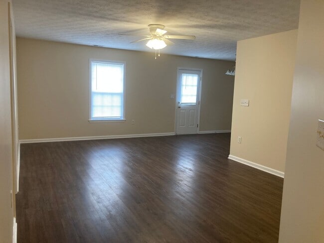 Building Photo - 109 Kestrel Ct