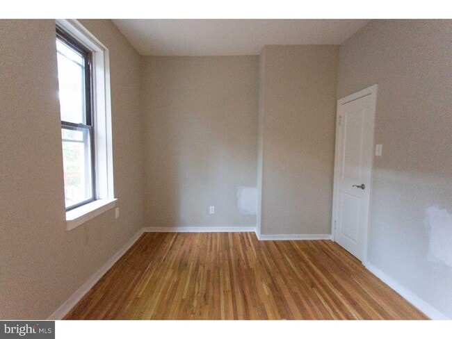 Building Photo - 413 S 11th St