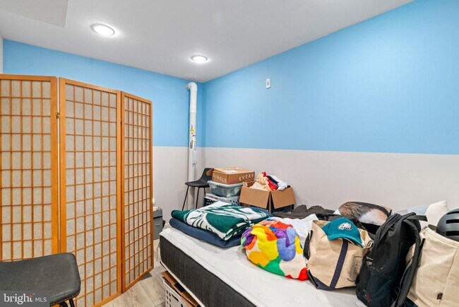 Building Photo - 2234 Master St