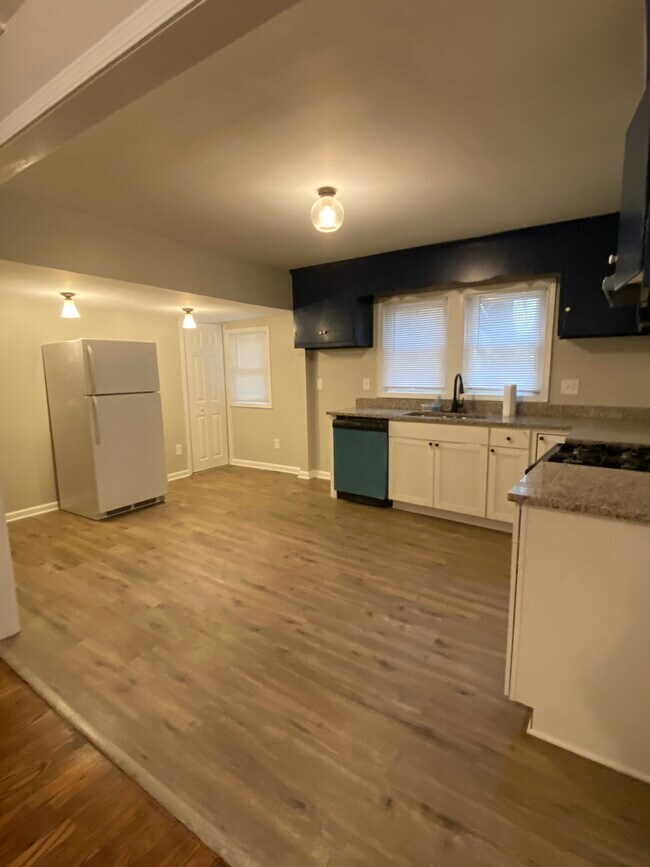 Building Photo - 209 W Church St