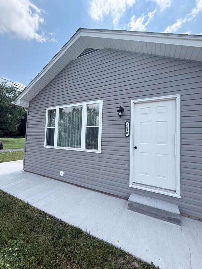 Building Photo - 8690 PA-25