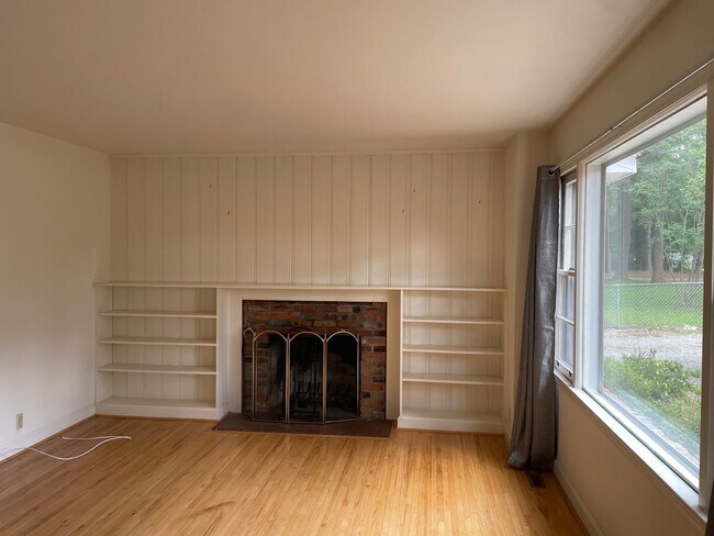 Building Photo - 106 Silver Bluff Rd