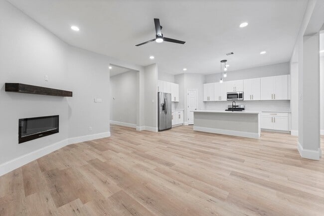 Building Photo - 478 Stephen F Austin Dr