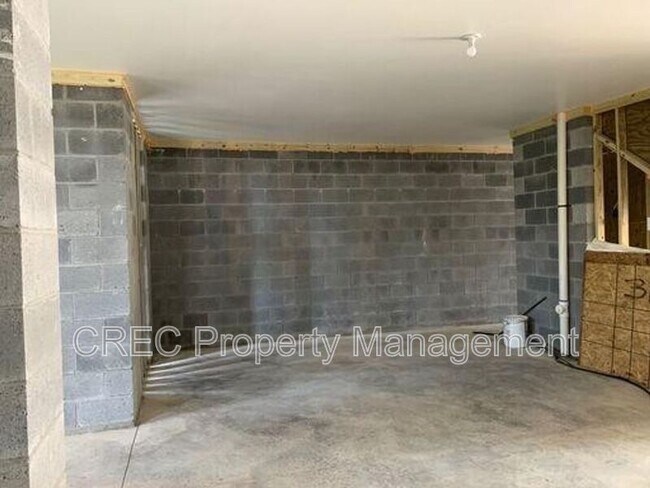 Building Photo - 603 McLernon Trce