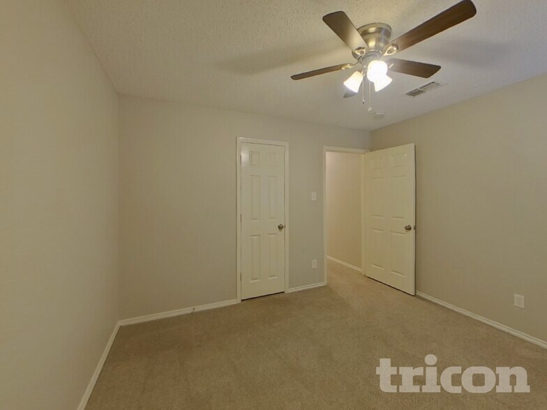 Building Photo - 837 Globe Ave