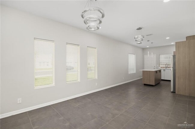 Building Photo - 9 Frio Ave