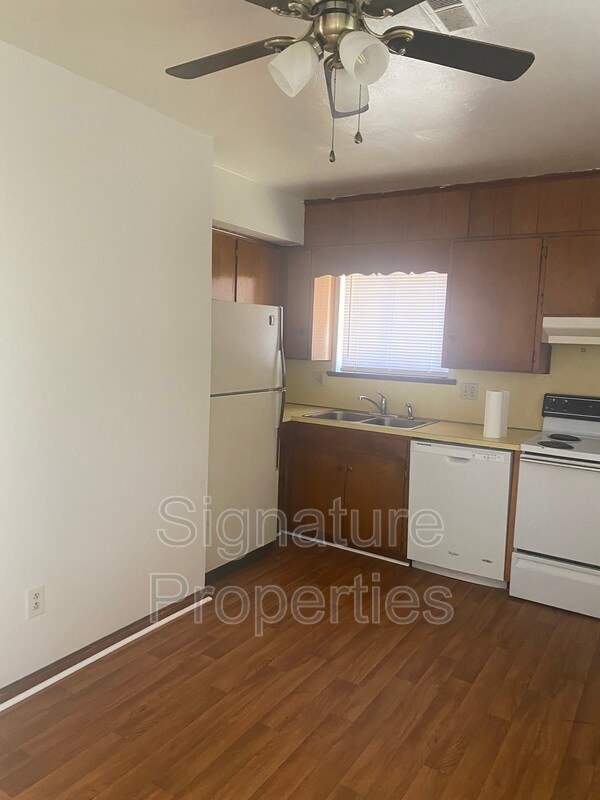 Building Photo - 827 Kerns Ave SW