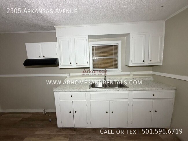 Building Photo - 2305 Arkansas Ave