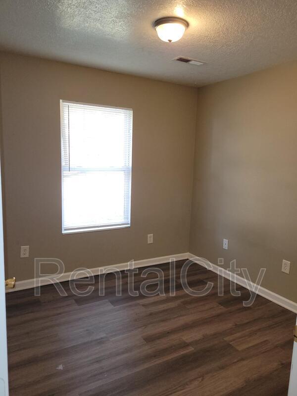 Building Photo - 2711 Hillside Dr