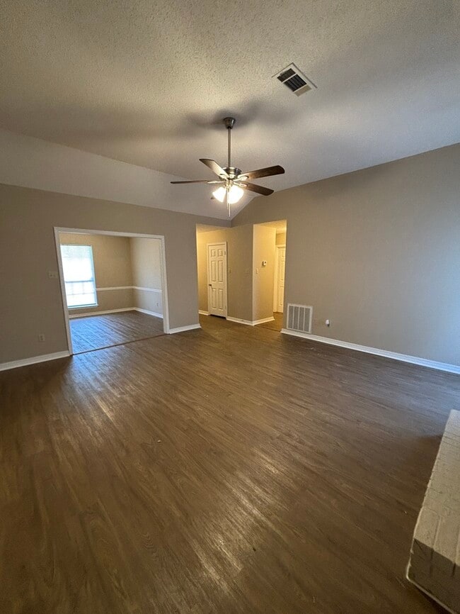 Building Photo - 12 Tripp St