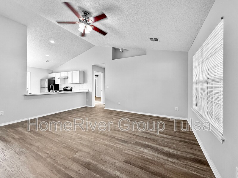 Building Photo - 8917 N 148th E Ave