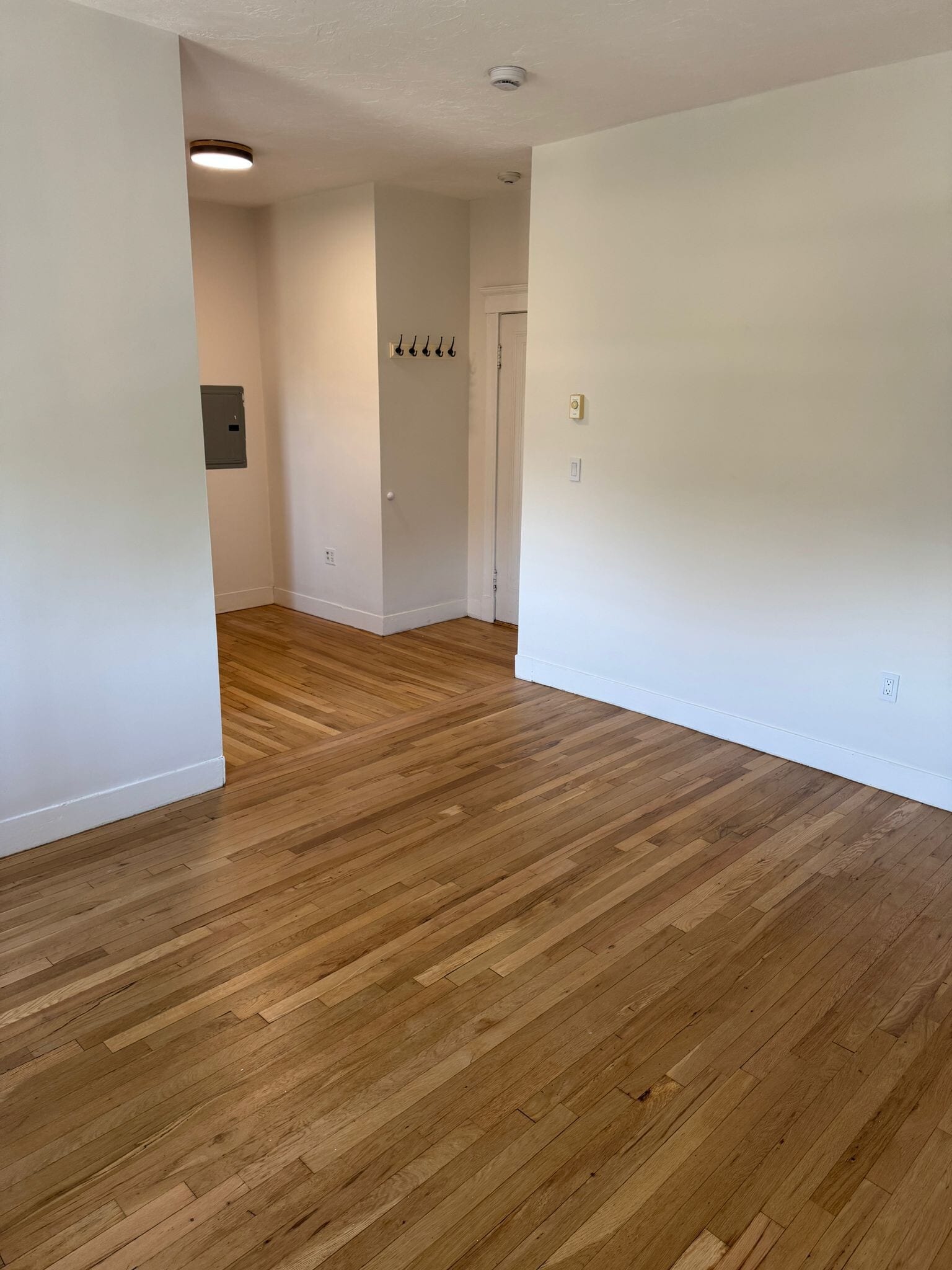 Building Photo - 131 Park Dr