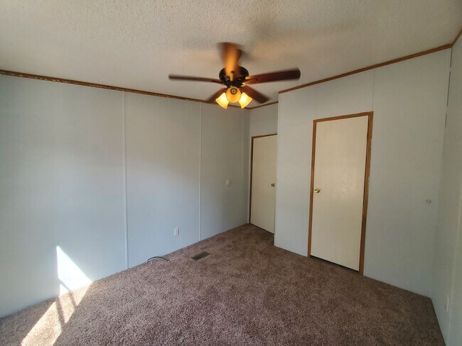 Building Photo - 25 S Kelly Ct