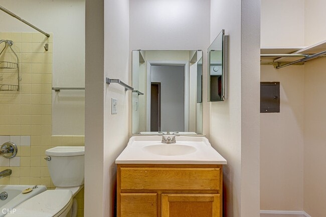 Building Photo - 5300 Carriage Way Dr
