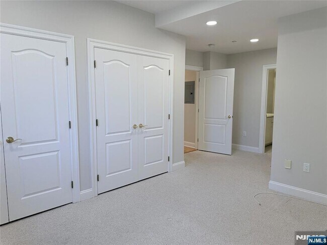 Building Photo - 3104 Rio Vista Dr