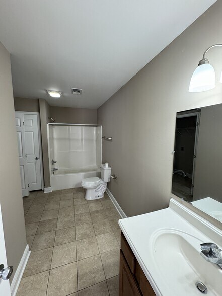 Building Photo - 214 Hibiscus St