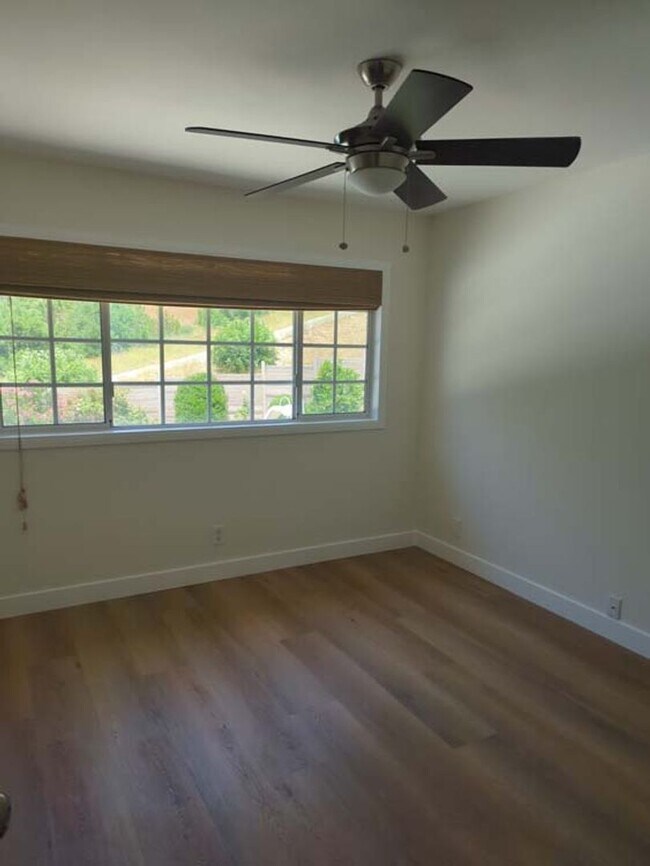 Building Photo - Beautiful and Spacious 4 Bed, 3 Bath Home ...