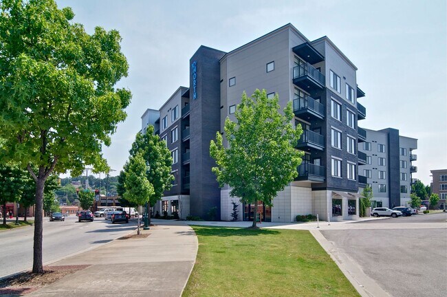 Building Photo - Studio on Chattanooga's Northshore!