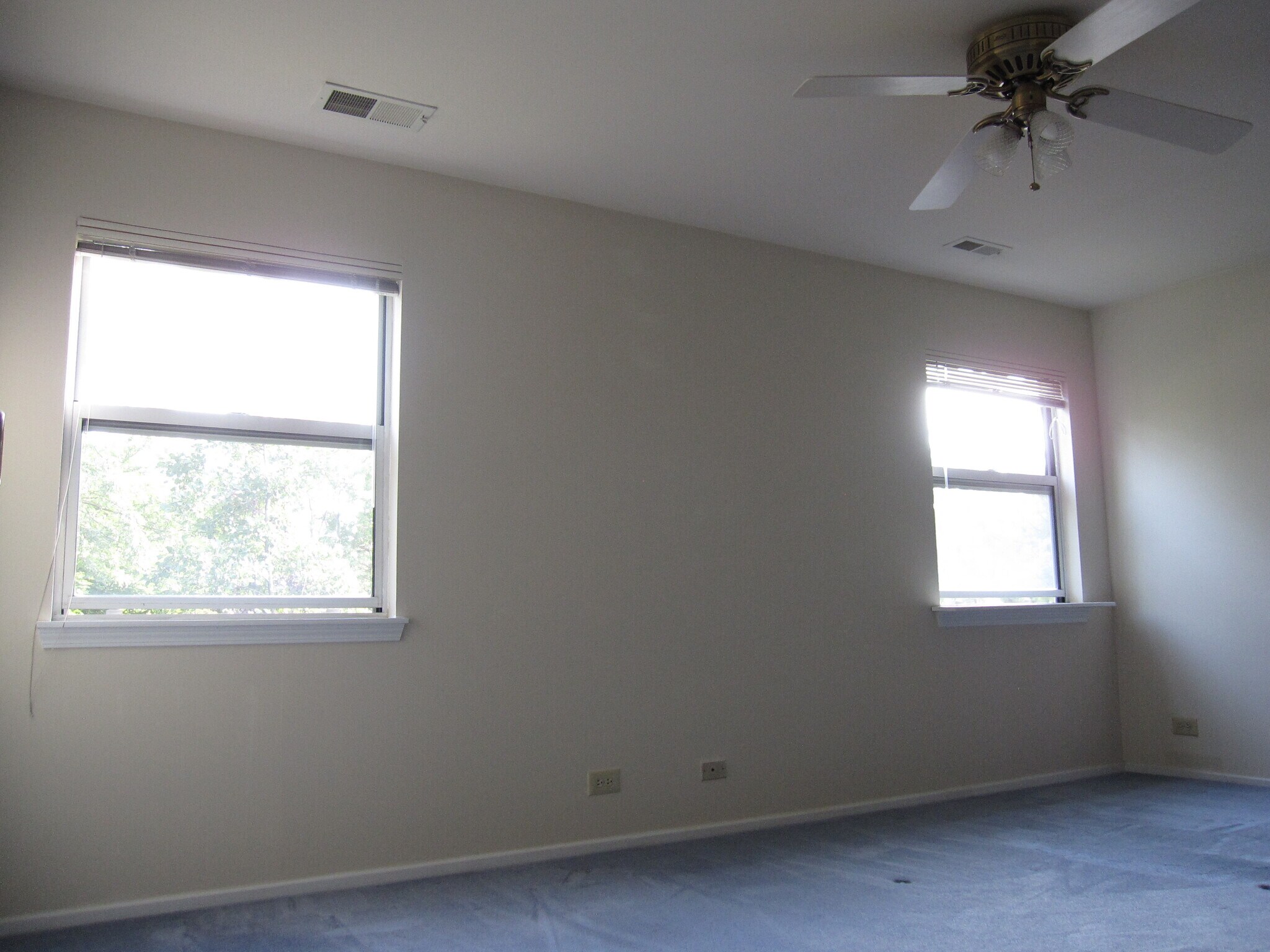 Building Photo - 2810 Meadow Ln