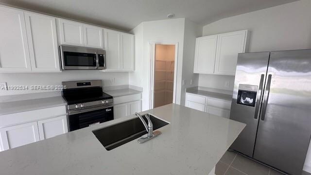 Building Photo - 303 Artemis St