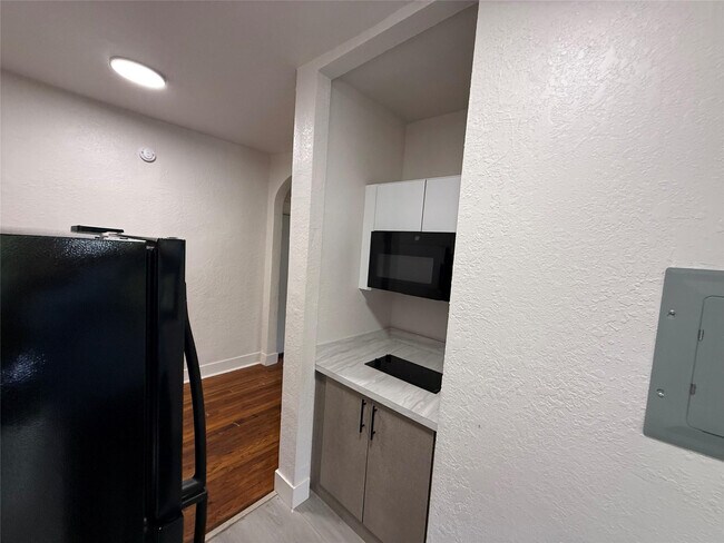 Building Photo - 2000 Jefferson St