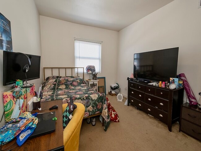 Building Photo - 329 Augusta St