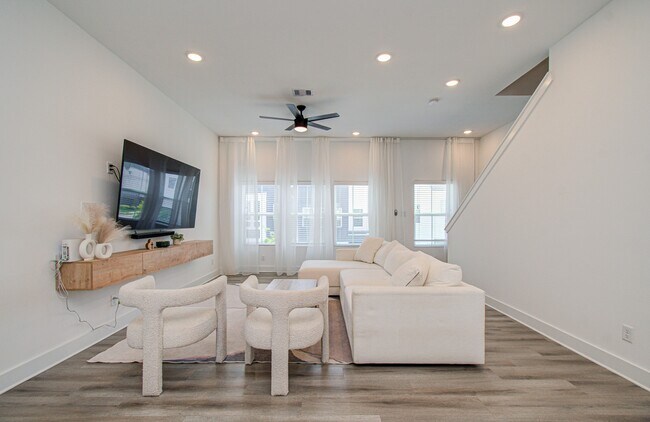 Building Photo - 8325 Springwood Crk Ln