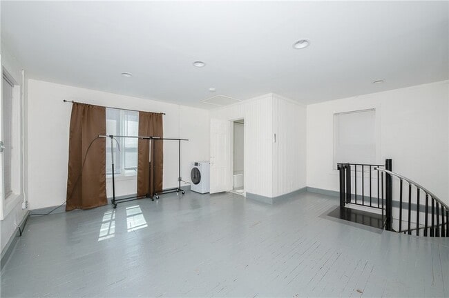 Building Photo - 206 S Sims Ave