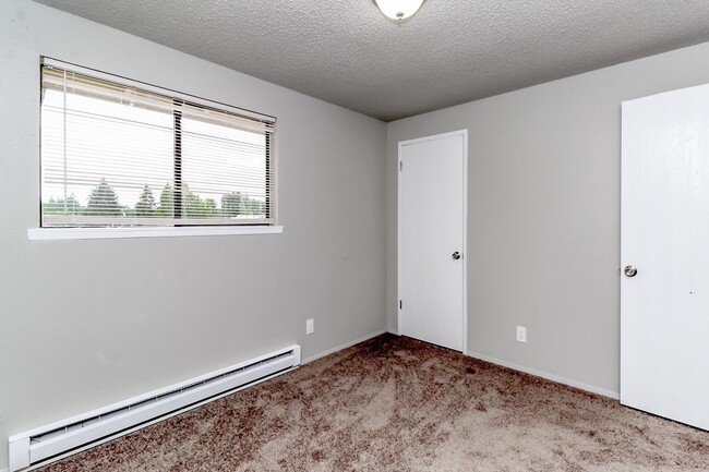 Interior Photo - Olympia Townhouses - 211 Pattison