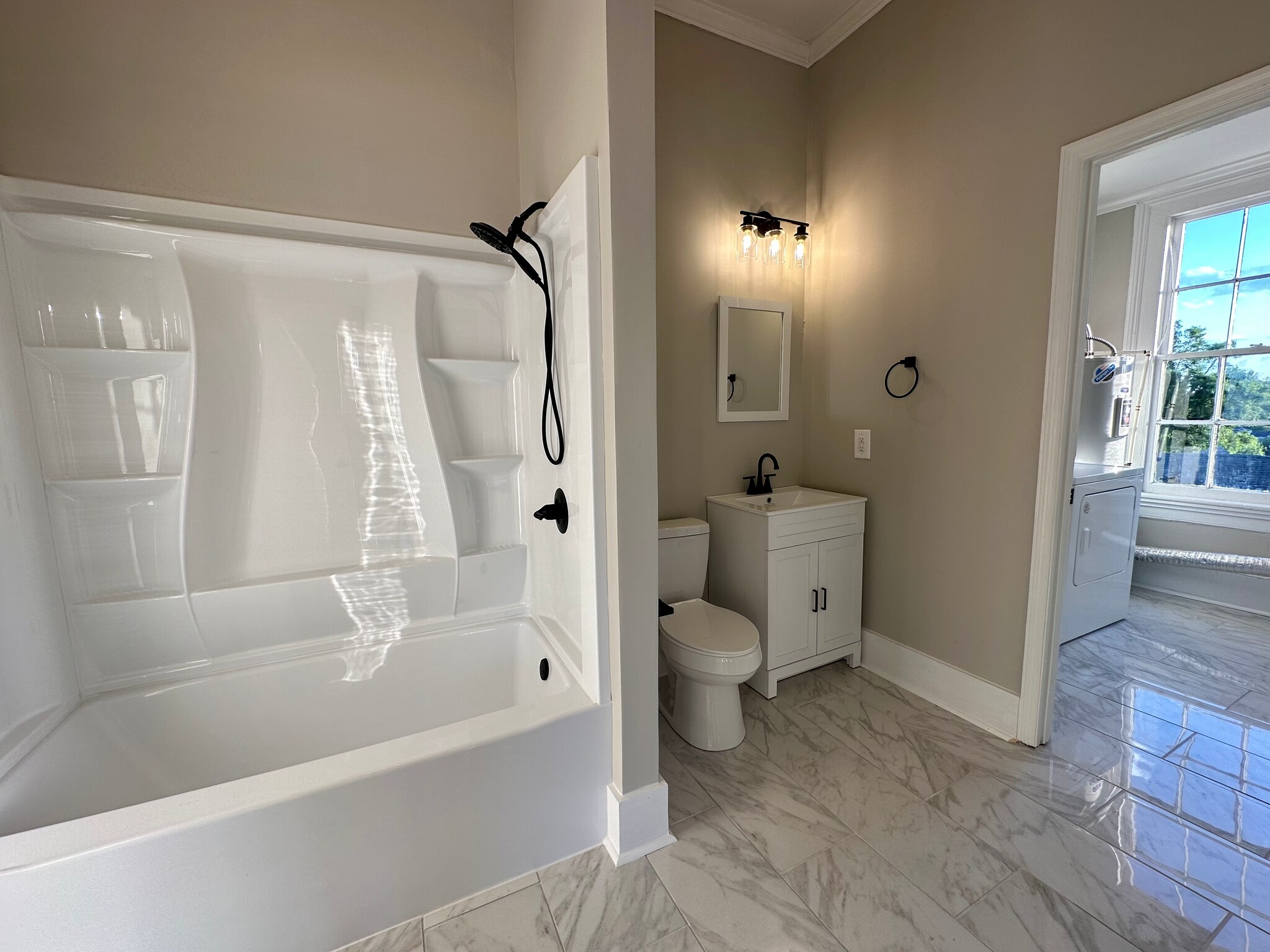 Building Photo - 983 Maple St