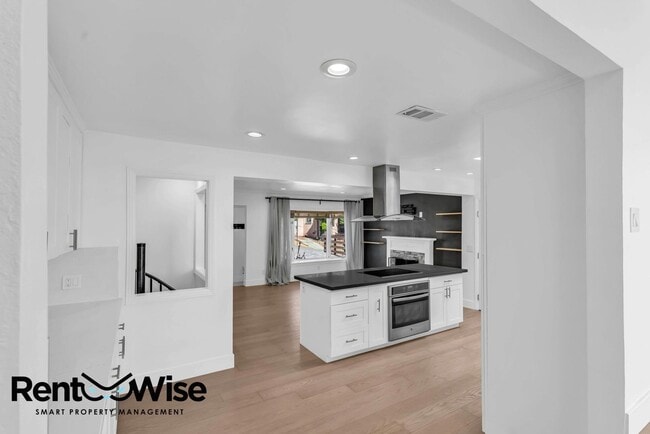 Building Photo - 16093 Selborne Dr