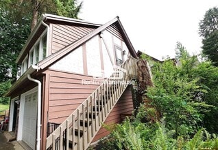 Building Photo - 4902 Issaquah-Pine Lake Rd SE