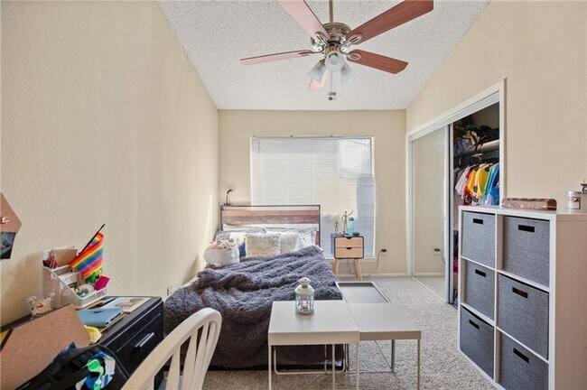 Building Photo - Croix #228