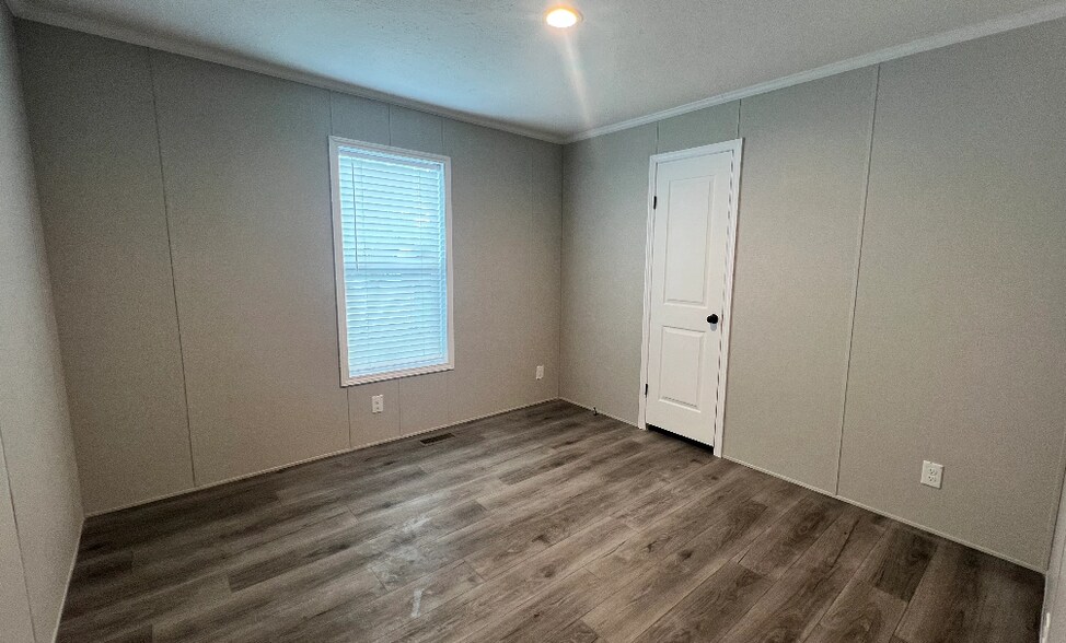 Building Photo - 49601 Au Lac Dr E